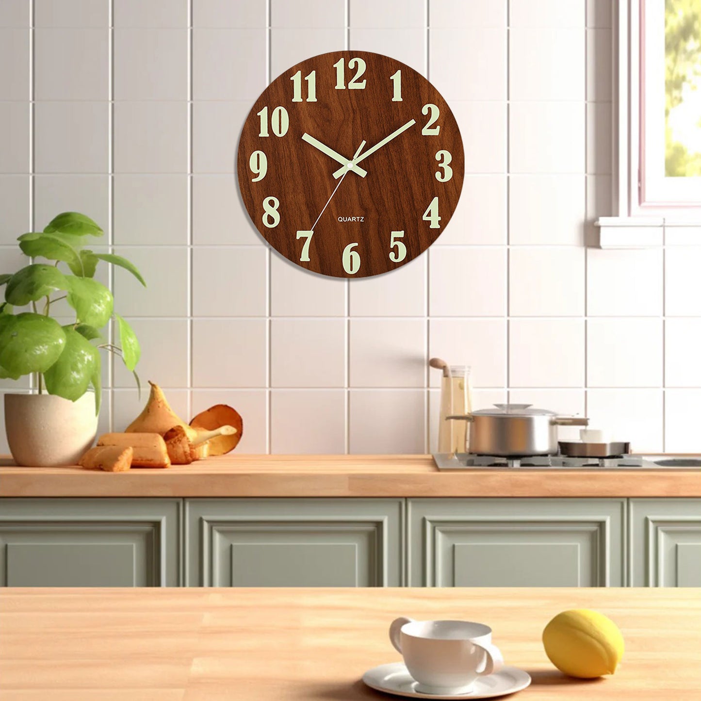 Constantplanet Orologio luminoso al buio da 10 pollici, moderno, silenzioso, senza ticchettio, a batteria, analogico, piccolo, classico, per ufficio, casa, bagno, cucina, camera da letto, scuola, soggiorno 